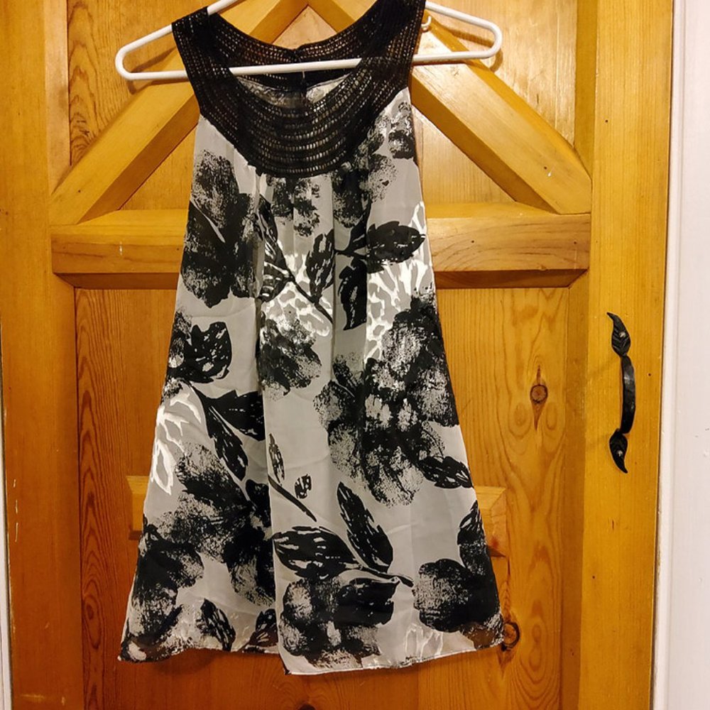 ECI New York Sleeveless Dress Top